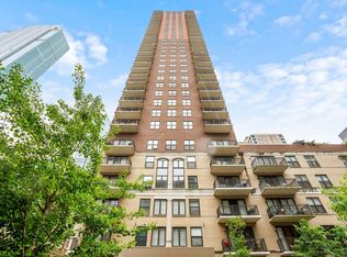 41 E 8th St APT 2702, Chicago, IL 60605