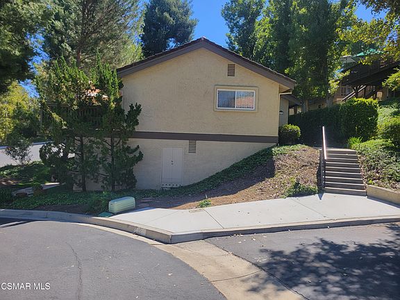 5th image of 33 Sparrowhawk Ln