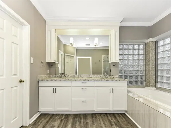 1370 Remington Crest Dr, Houston, TX 77094