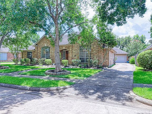 2nd image of 2123 Meadow Park Cir