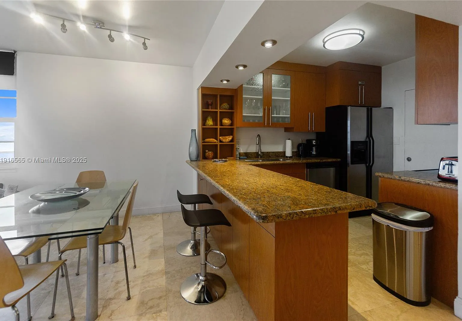 The Decoplage Condo — Photo 4