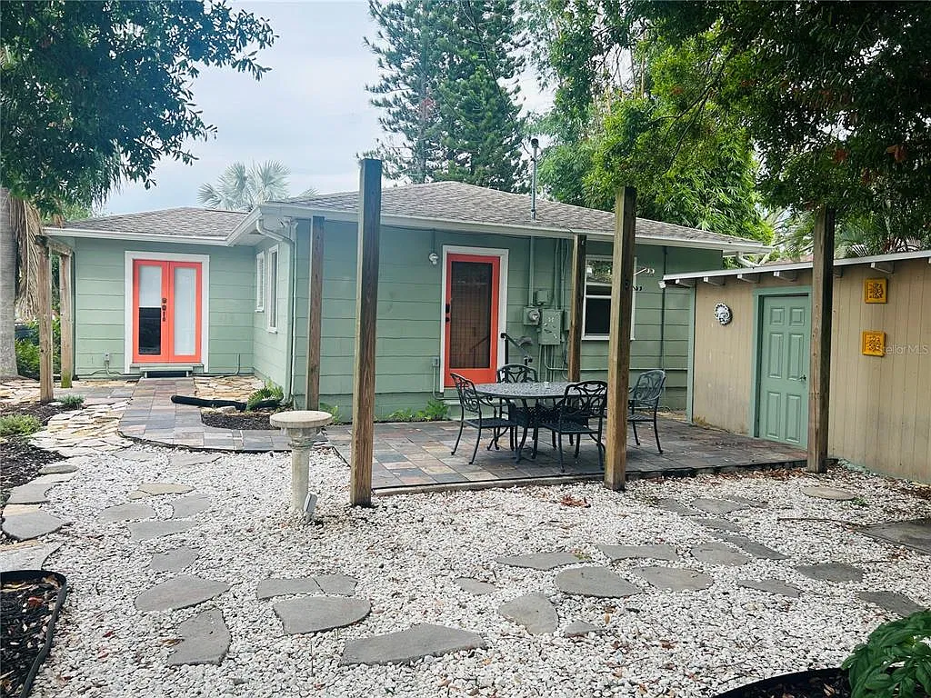 2 bed, 1.0 bath, 828 sqft, $2,500 — Photo 3