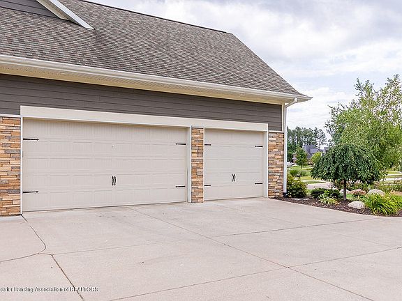 3rd image of 6405 Heathfield Dr