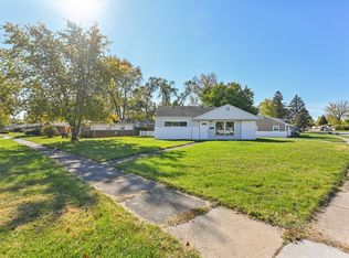 275 Blackhawk Dr, Park Forest, IL