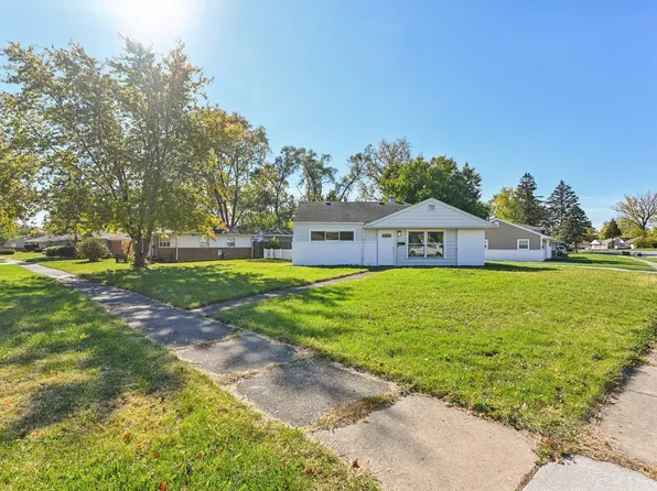 275 Blackhawk Dr, Park Forest, IL 60466