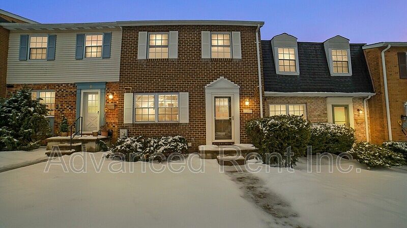 1st image of 10 Watkins Glen Ct