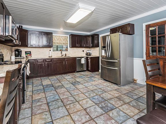 5th image of 704 Yvette Marie Dr