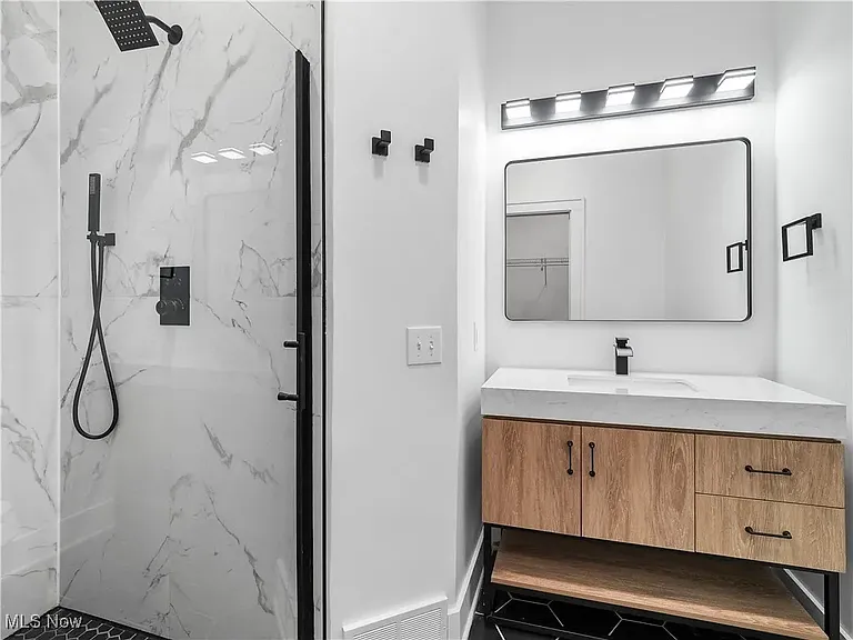 2295 Thurman Ave — Photo 17