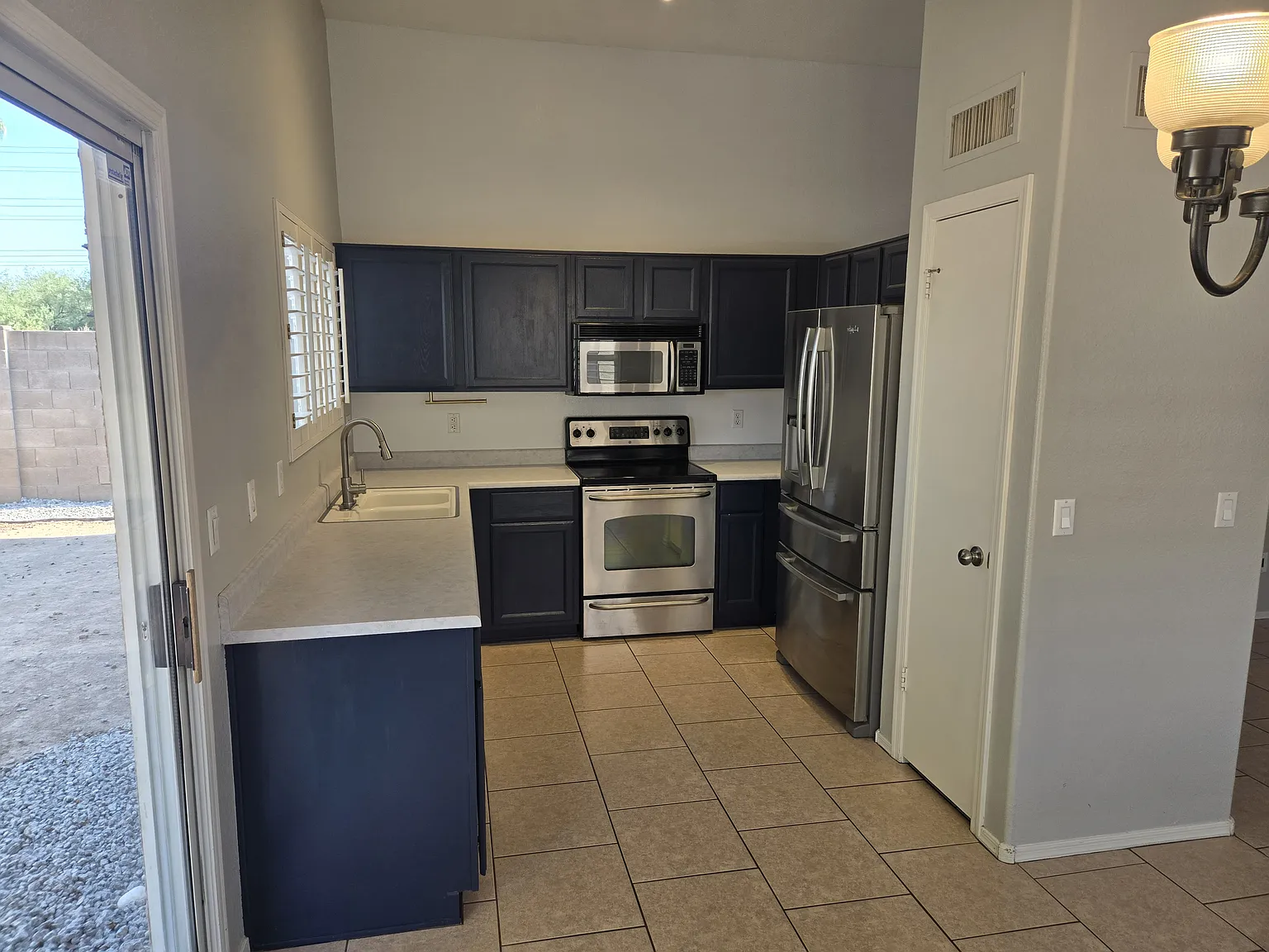 3 bed, 1107 sqft, $1,950 — Photo 3