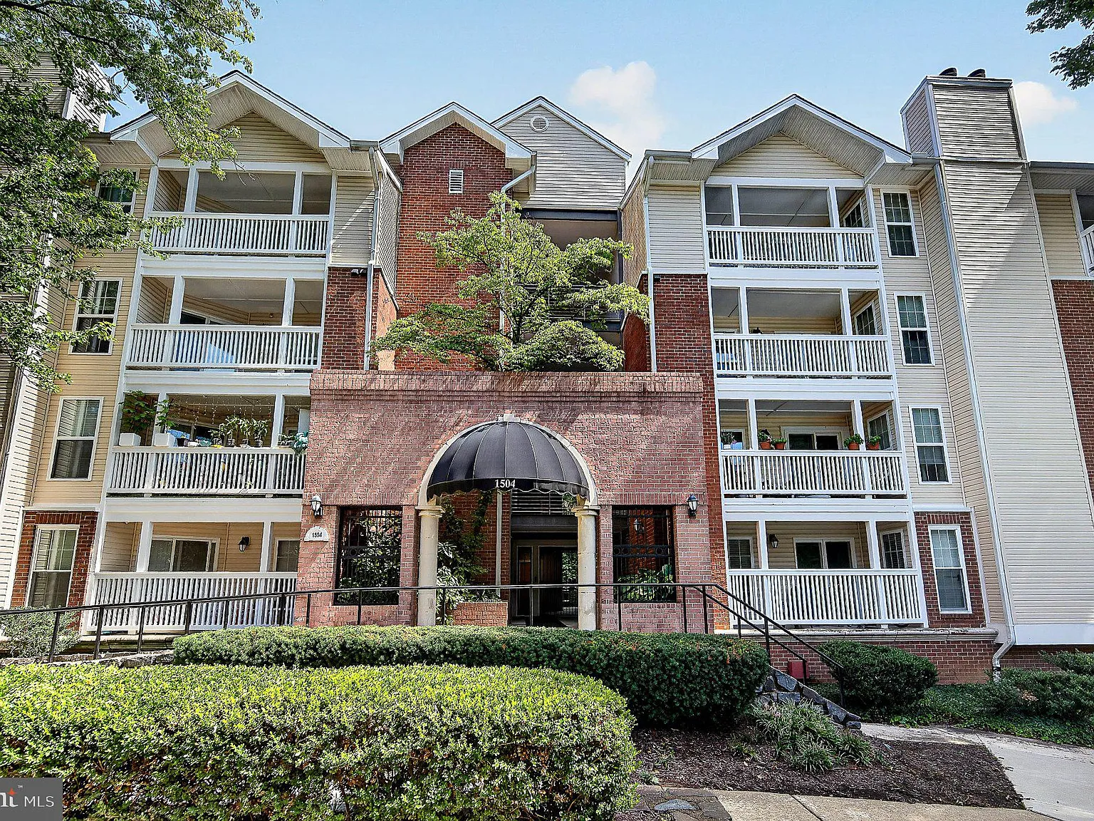 1504 Lincoln Way — Photo 1