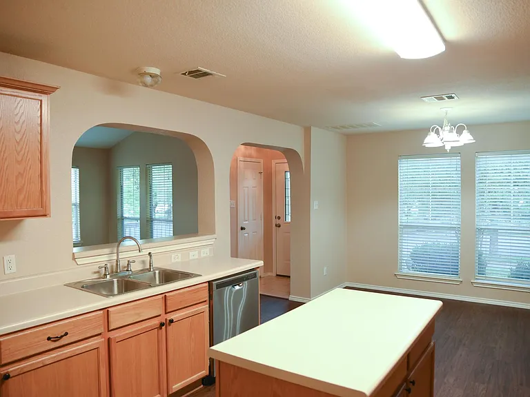 308 Lava Bed Dr — Photo 5