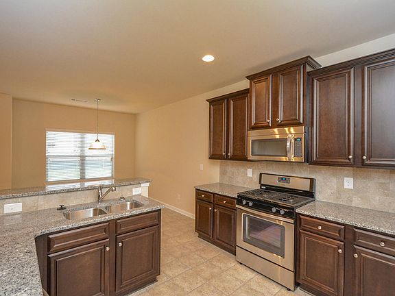 4th image of 720 Mimosa Way