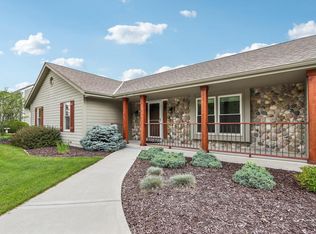 W157N10210 Mohawk Dr, Germantown, WI