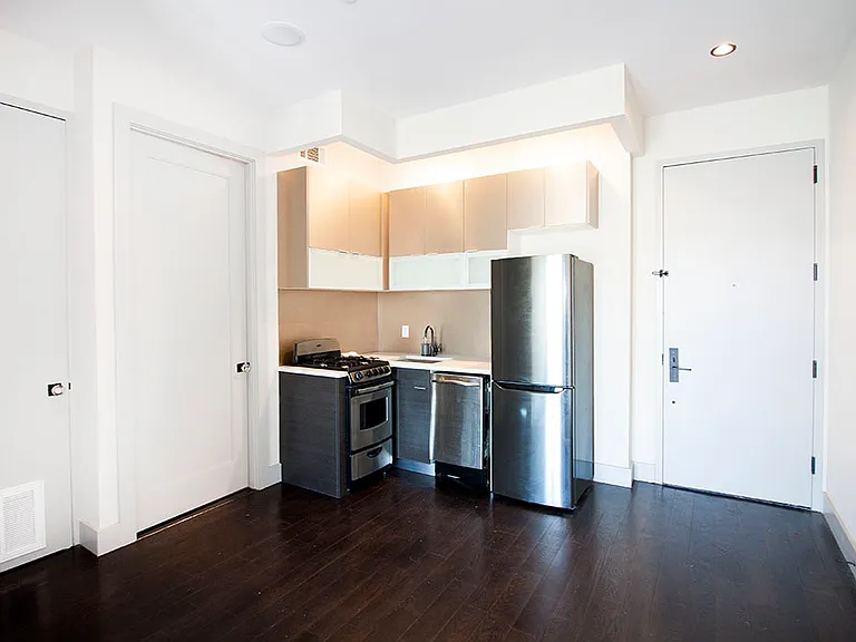 56 Box St #3A — Photo 3