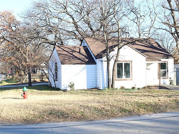 2nd image of 1922 Oakwood St