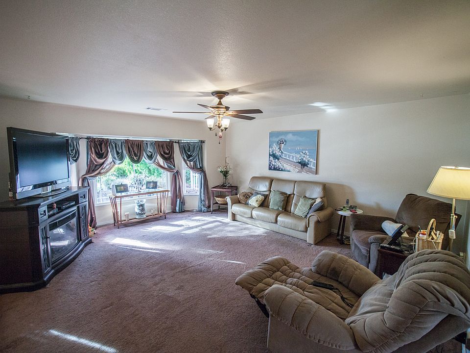 2nd image of 2554 Capella St