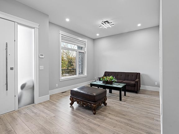 4th image of 7133 206th St