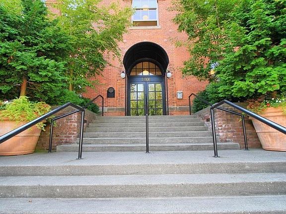 5th image of 1401 5th Ave N #212