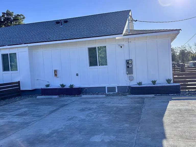240 White Rd — Photo 16