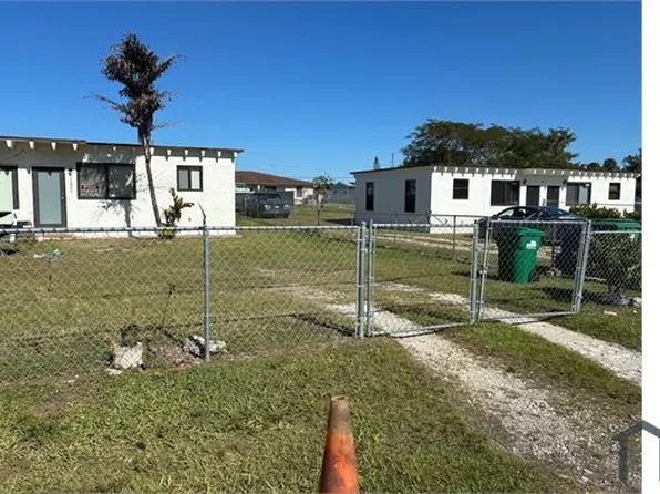 11851 SW 214th St, Miami, FL 33177