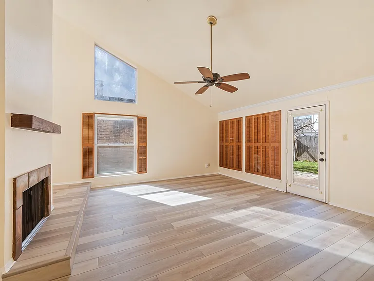 4330 Willow Beach Dr — Photo 10