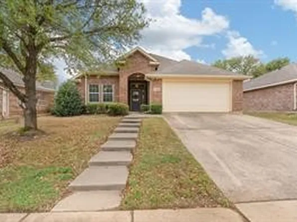 1002 Hidden Oaks Dr, Burleson, TX 76028