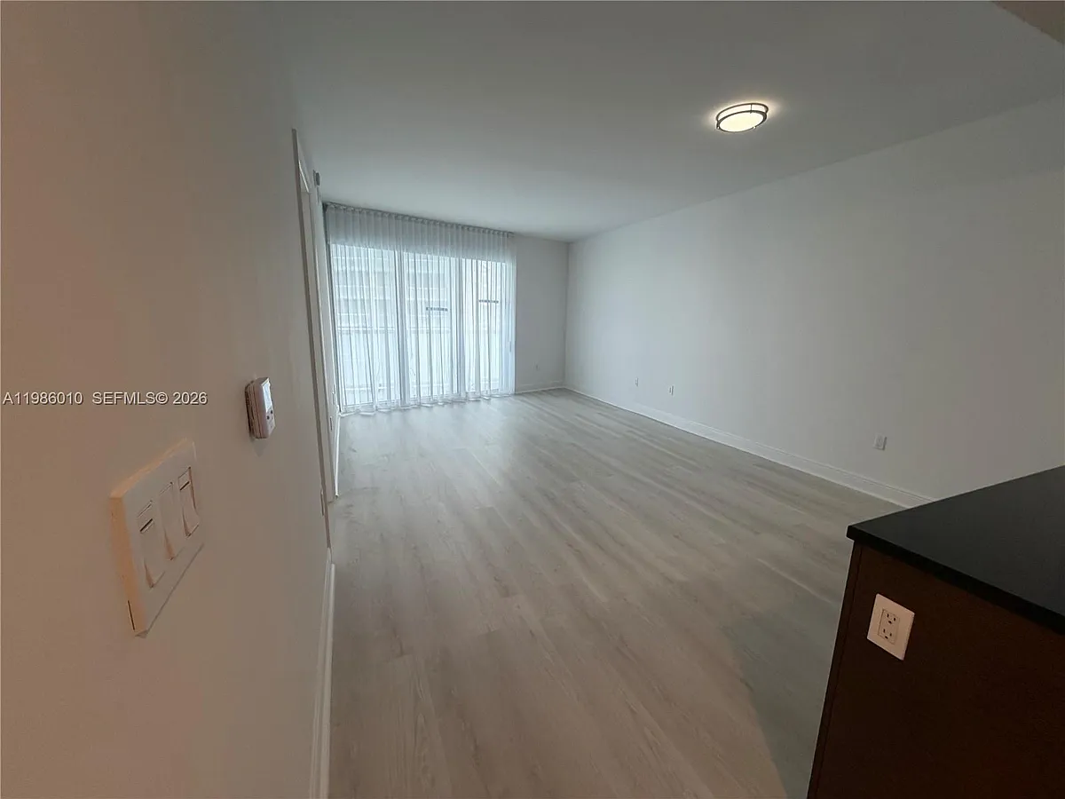 Photo 2 of 39 - 475 Brickell Ave #1711 - Miami, FL Building Photo - 475 Brickell Ave #1711