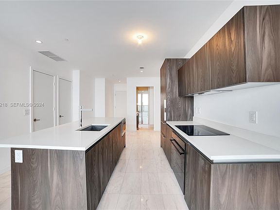 4th image of 480 NE 31st St #1300