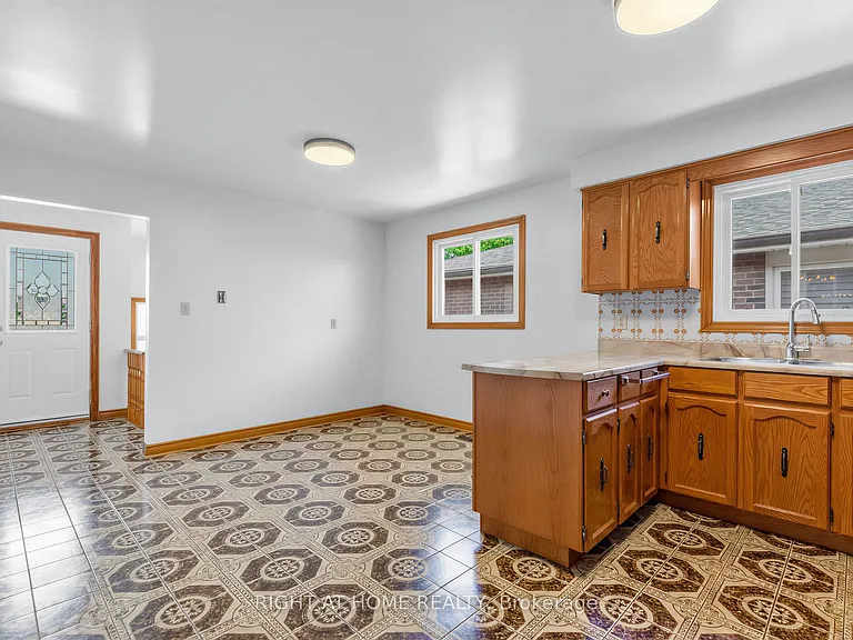 33 Arthur Griffith Dr #A — Photo 15