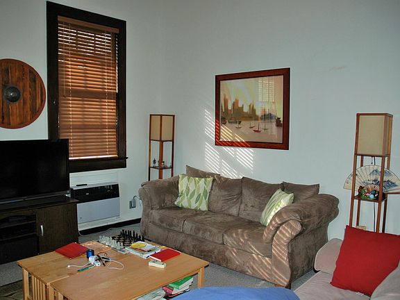 4th image of 1682 Robert St