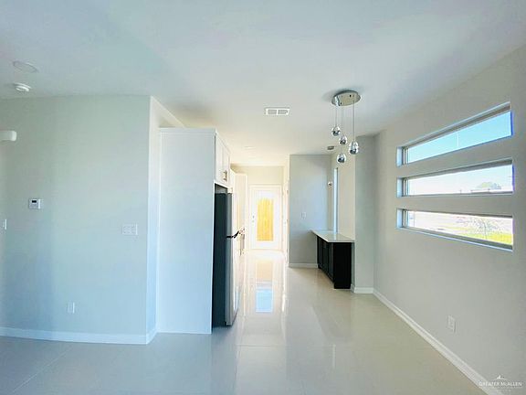 4th image of 208 W Rutherford Ave #1