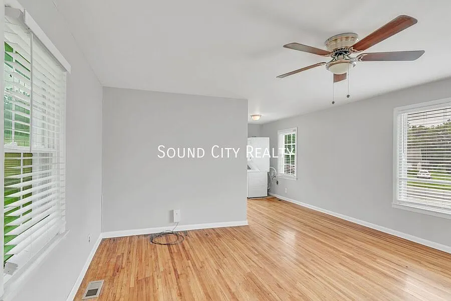Old Hickory 3 Bedroom 1 Bath, hardwood floors, pets ok, washer and dryer included, large level ba... — Photo 3
