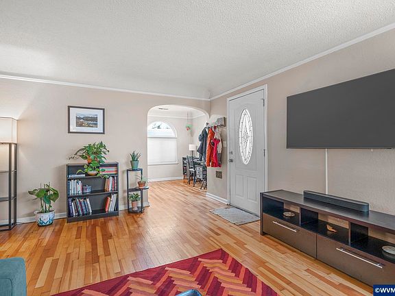5th image of 1030 Leffelle St SE