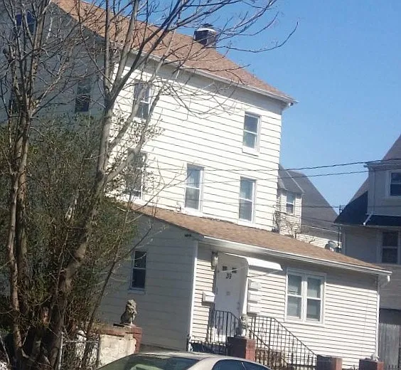 3 Family House
