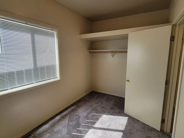 1290 Retsil Rd E — Photo 17