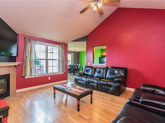 3rd image of 718 Olivia Ln