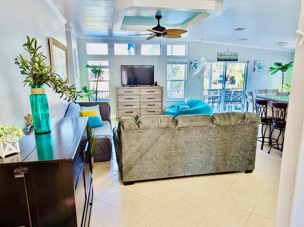 6285 Sebring St, Weeki Wachee, FL 34607