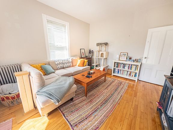 2nd image of 35 1/2 Essex St #2