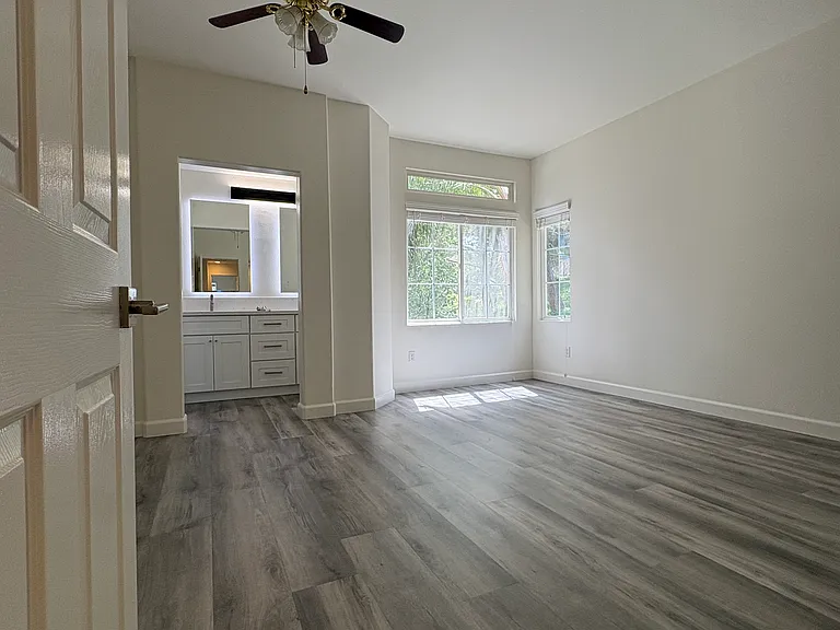 25735 Perlman Pl #A — Photo 14