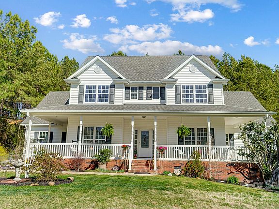 3rd image of 932 Dovefield Dr