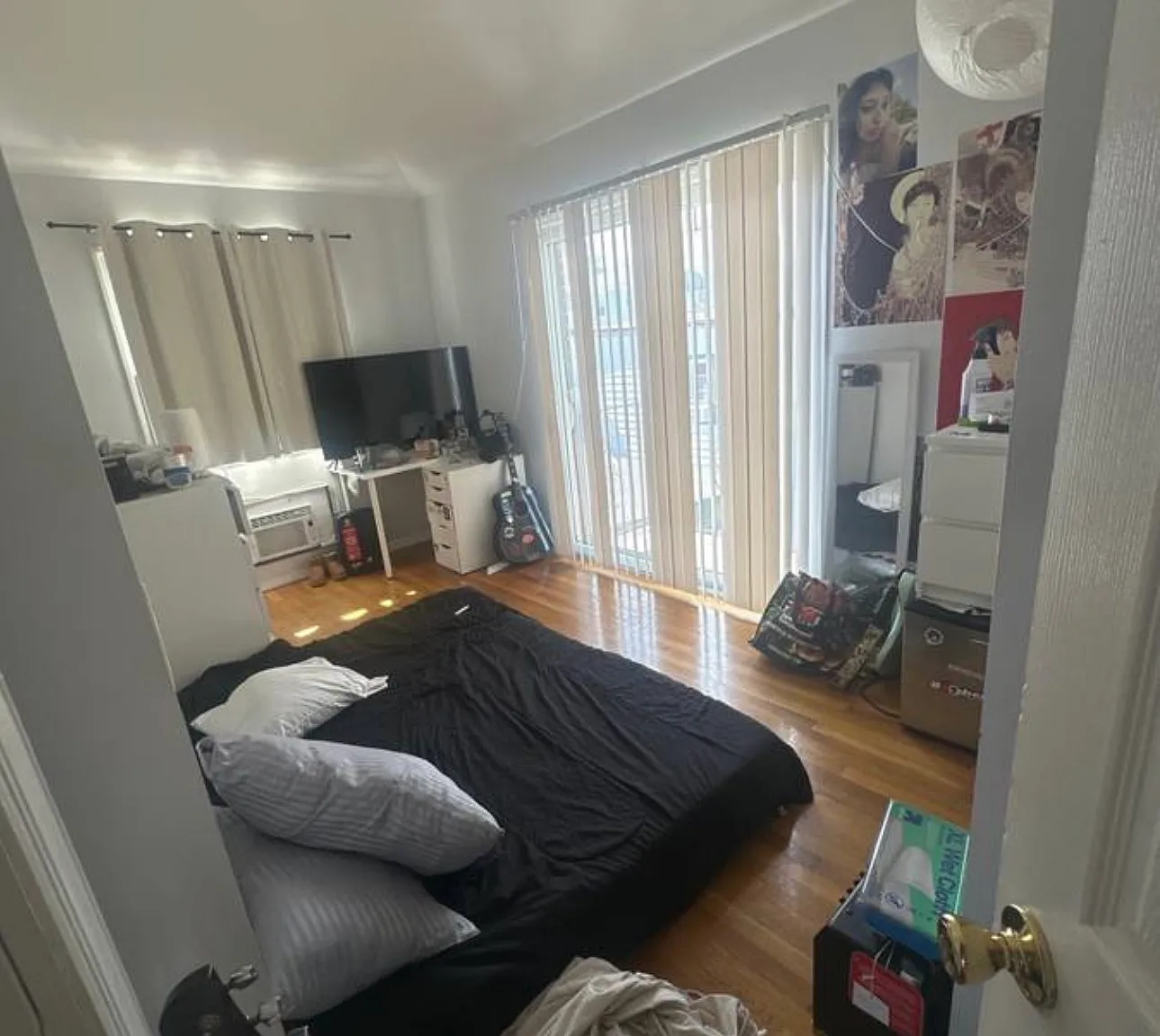 3 bed, $1,300 — Photo 2