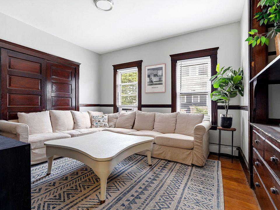 1st image of 807 E 3rd St #2