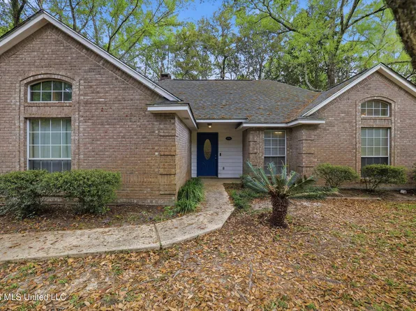 1909 Hemlock Dr, Gautier, MS 39553