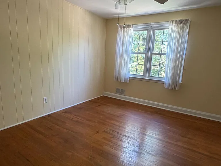 831 Bosley Ave — Photo 4