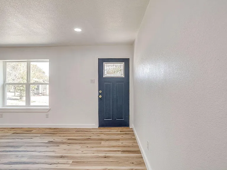 521 Mesquite Ave N — Photo 4