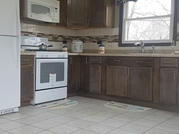 3rd image of 301 E Benton St