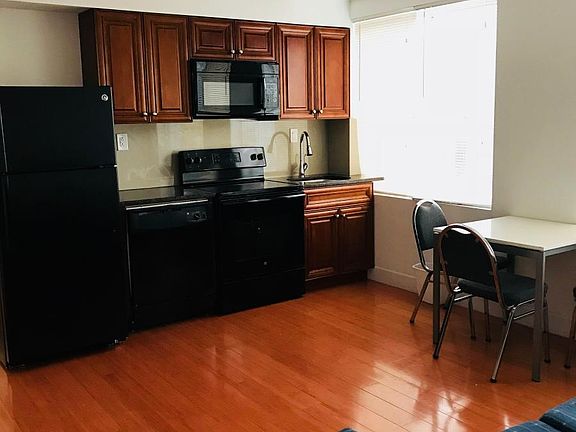 3rd image of 311 N 11th St #2DR