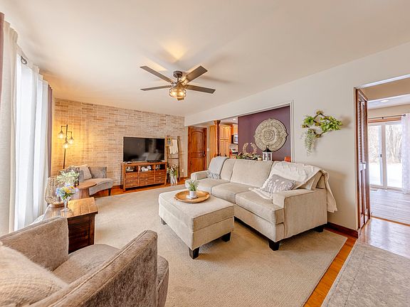 4th image of 416 Colby Ct