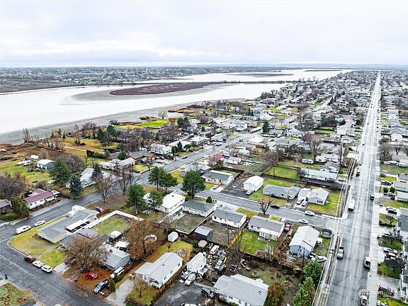 3rd image of 711 S Marigold Street
