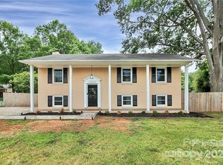 3052 Providence Rd, Charlotte, NC 28211